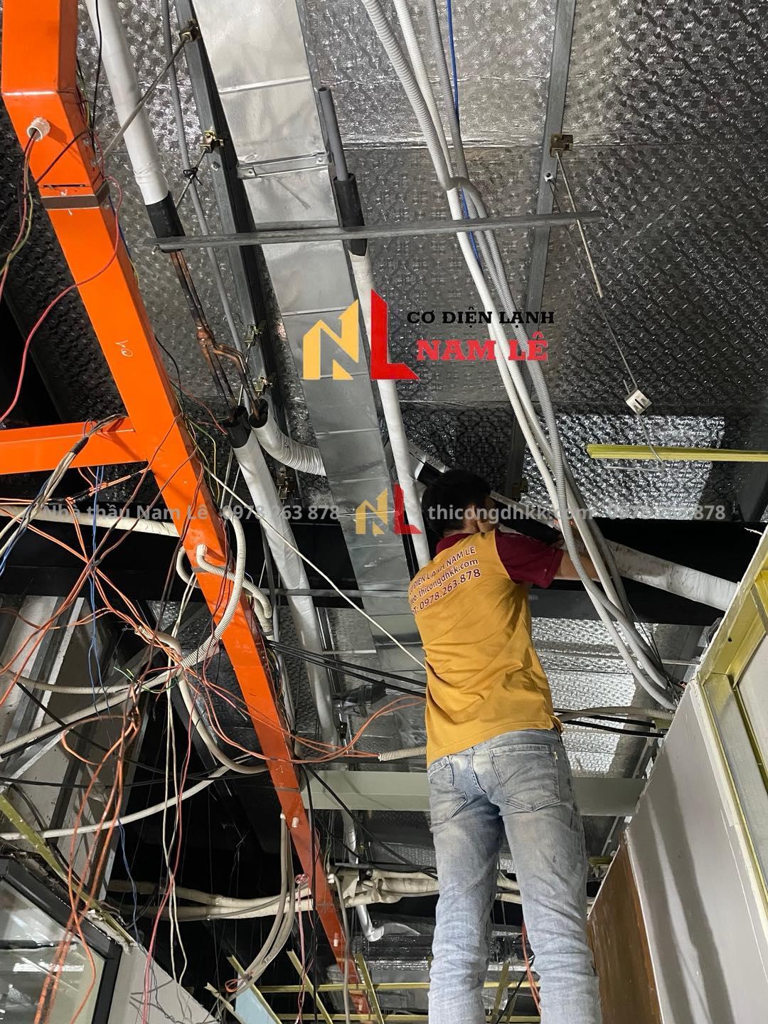 rung lắc dàn nóng máy lạnh âm trần