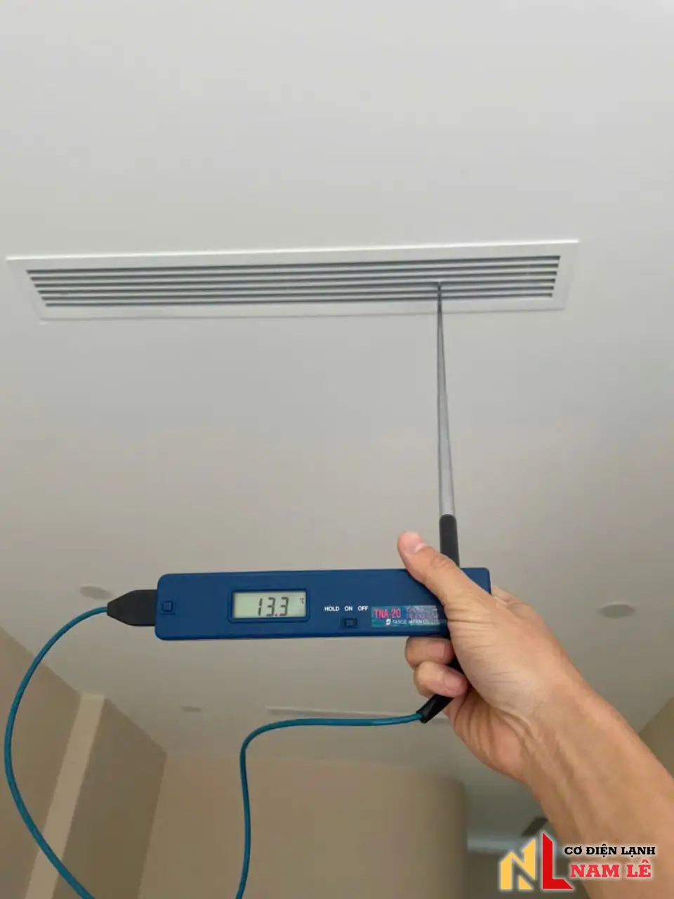 máy lạnh âm trần ống gió