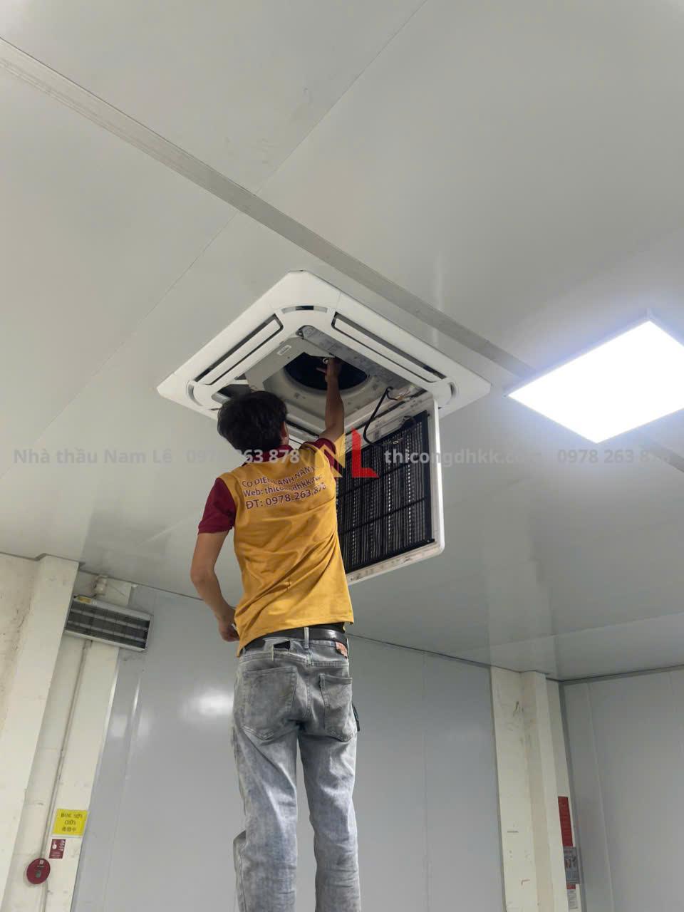 vệ sinh máy lạnh âm trần