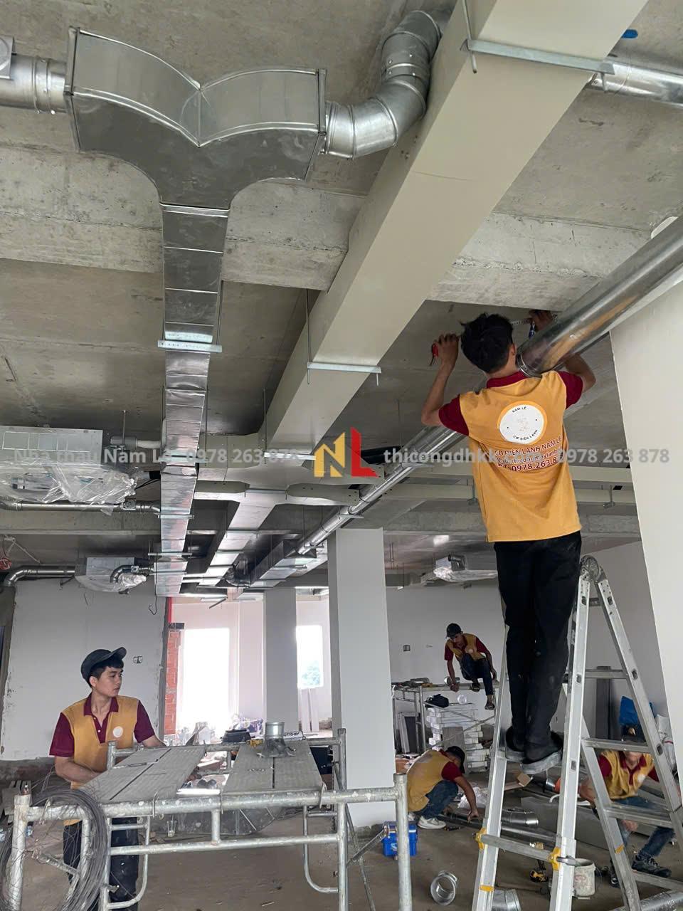 namle3 thi cong may lanh am tran spa